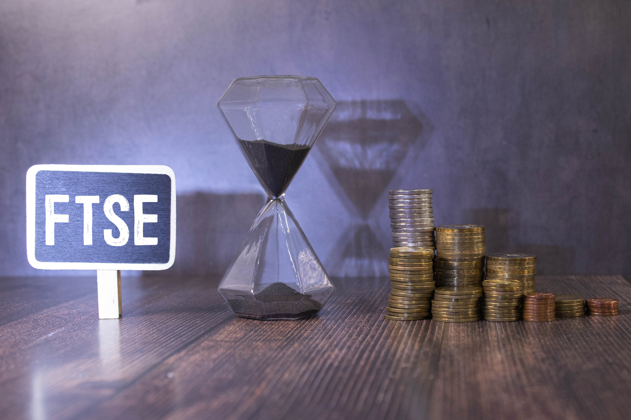 FTSE 100 tăng trưởng mạnh hướng đến đỉnh lịch sử
